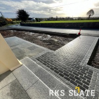 Состаренная брусчатка RKS Slate Templ Belgian Black Limestone 200х100 мм. Прочная тротуарная плитка и плитка для пола из натурального известняка. Лучшая цена на плитку из камня известняк